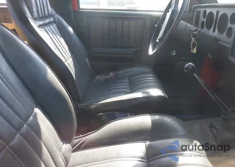 1984 Chevrolet Blazer S10 z USA, uszkodzony, nr VIN 1G8CS18B6E0185739